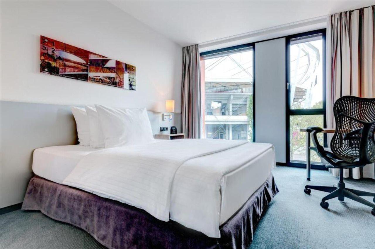 Hilton Garden Inn Stuttgart Neckarpark Exterior photo