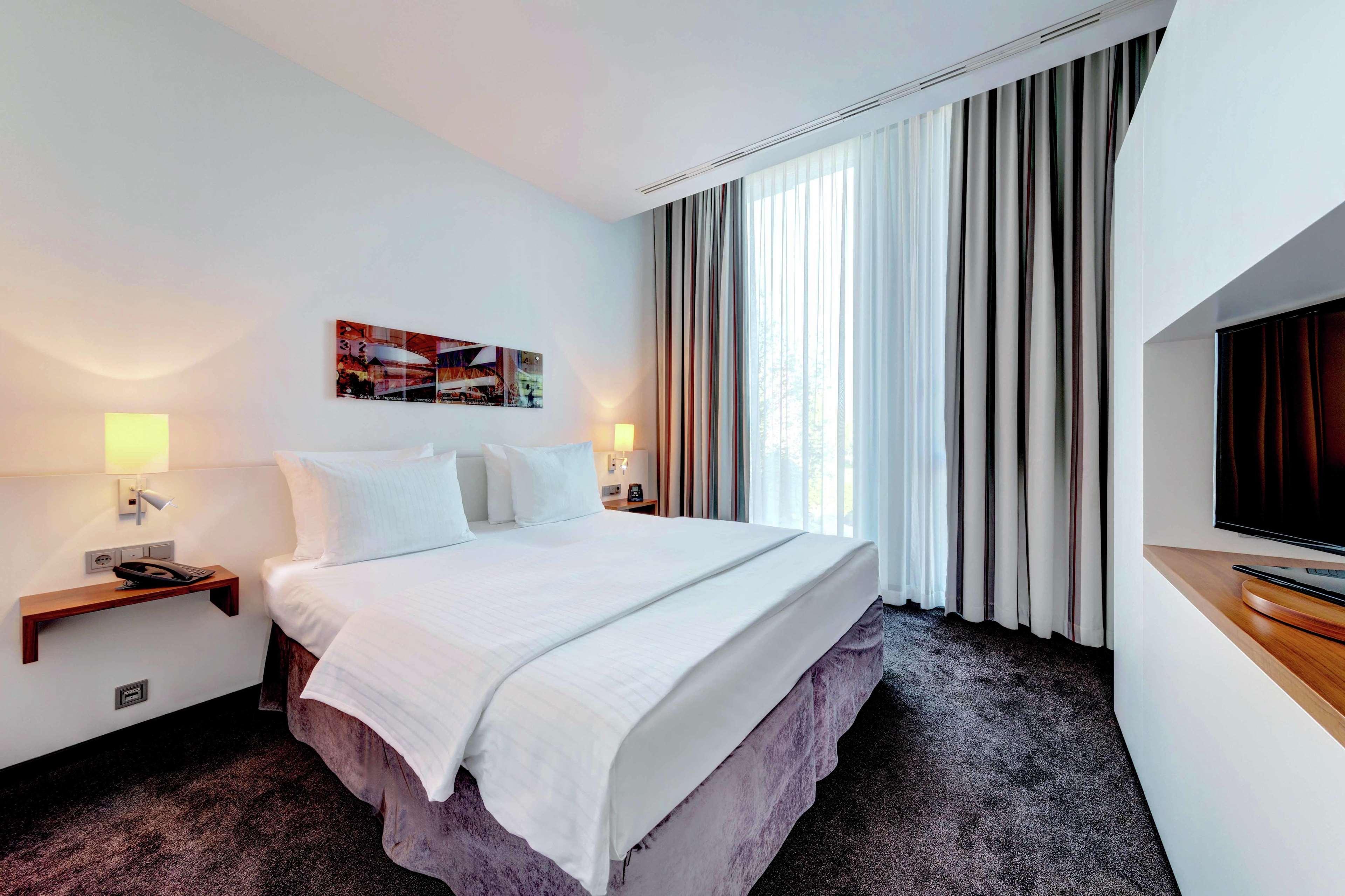 Hilton Garden Inn Stuttgart Neckarpark Exterior photo