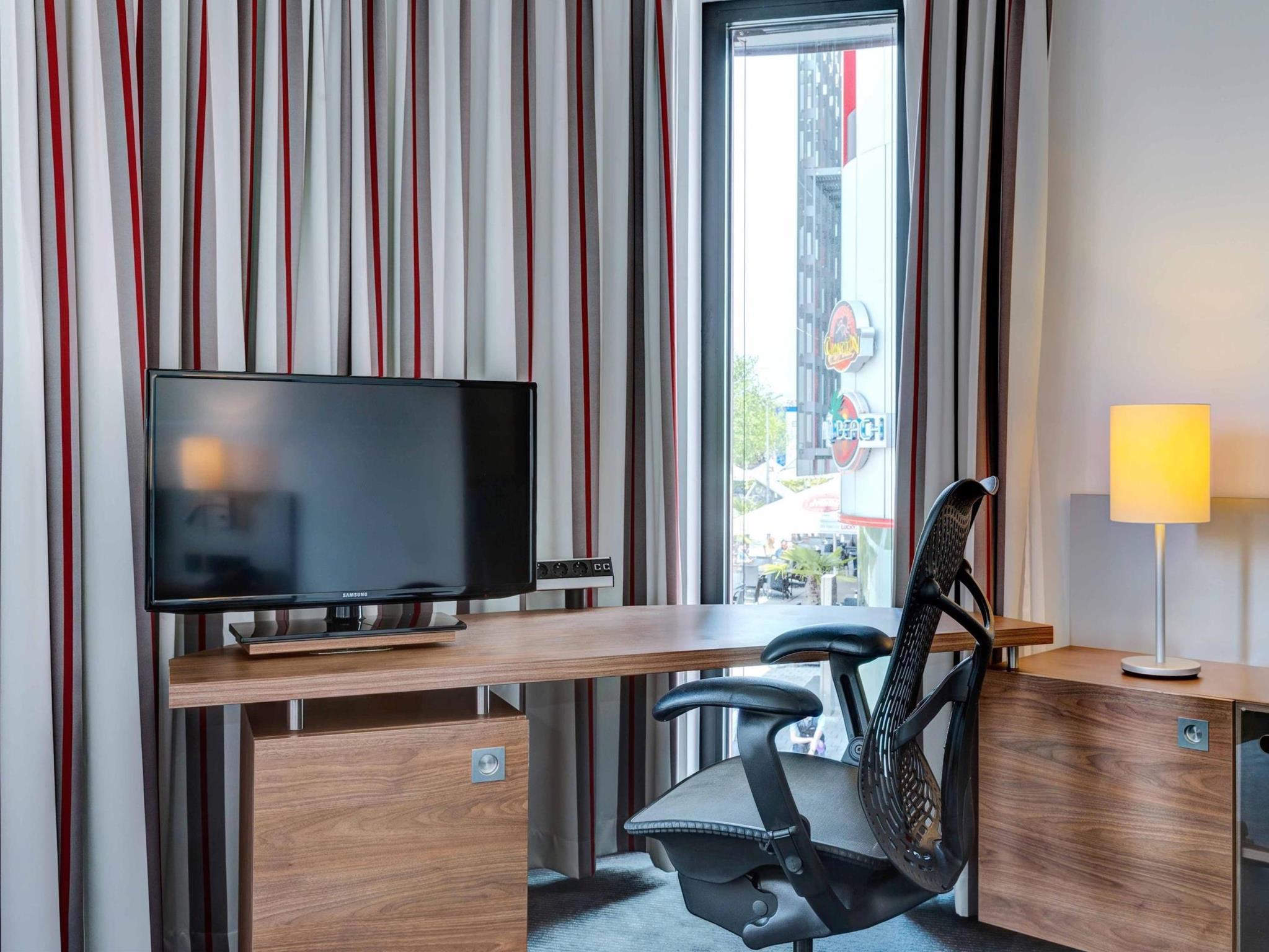 Hilton Garden Inn Stuttgart Neckarpark Exterior photo
