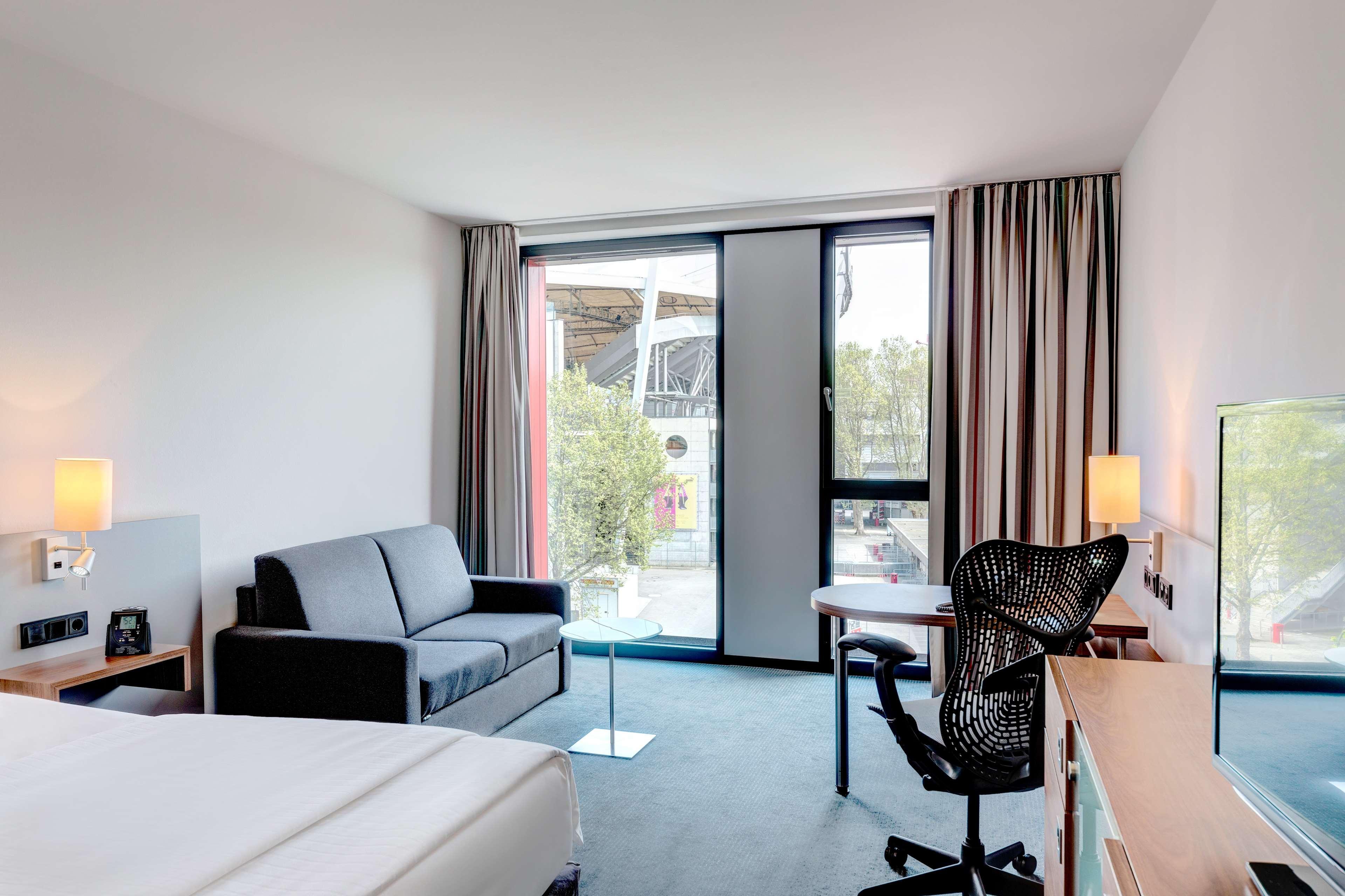 Hilton Garden Inn Stuttgart Neckarpark Exterior photo