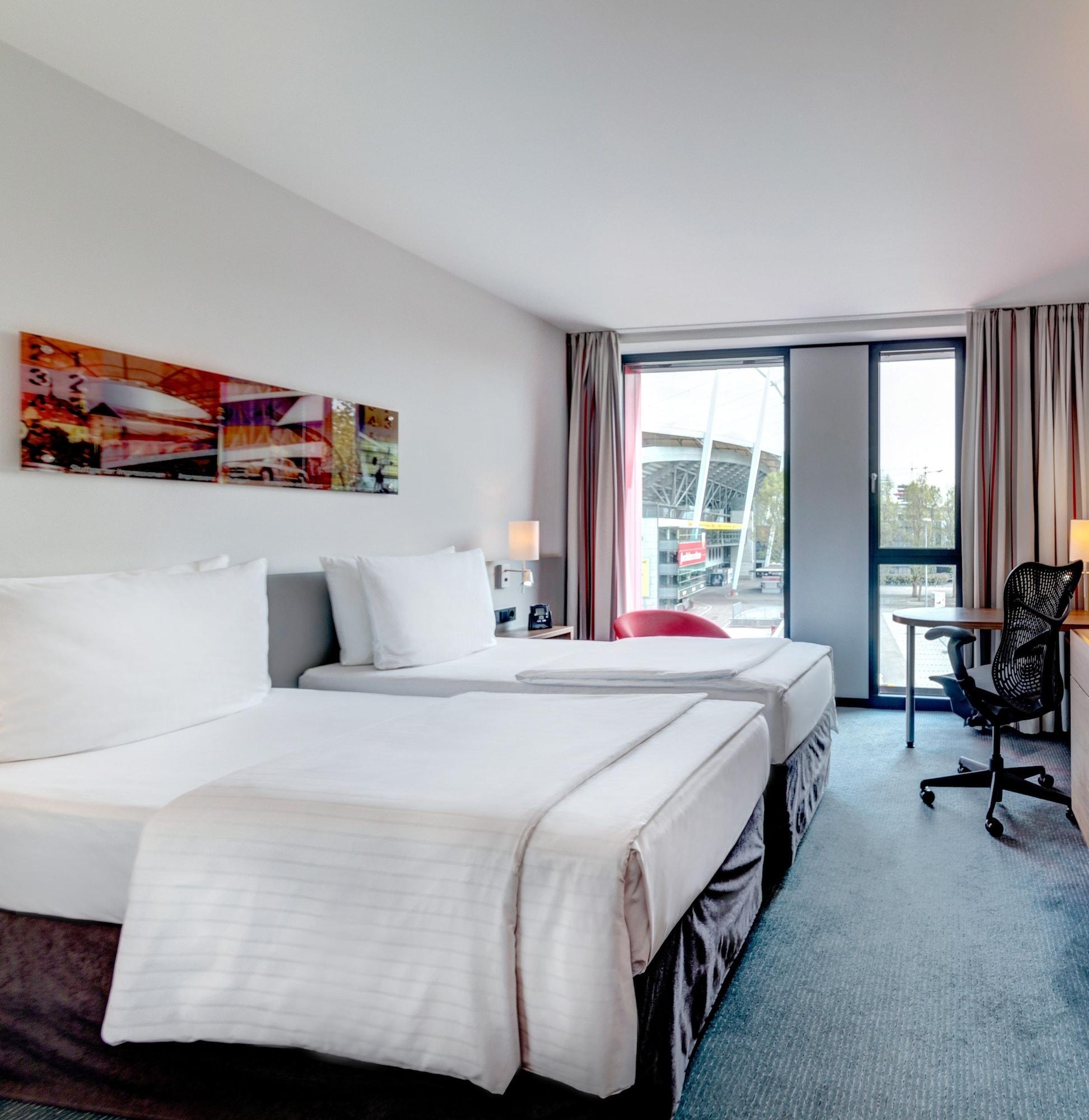 Hilton Garden Inn Stuttgart Neckarpark Exterior photo
