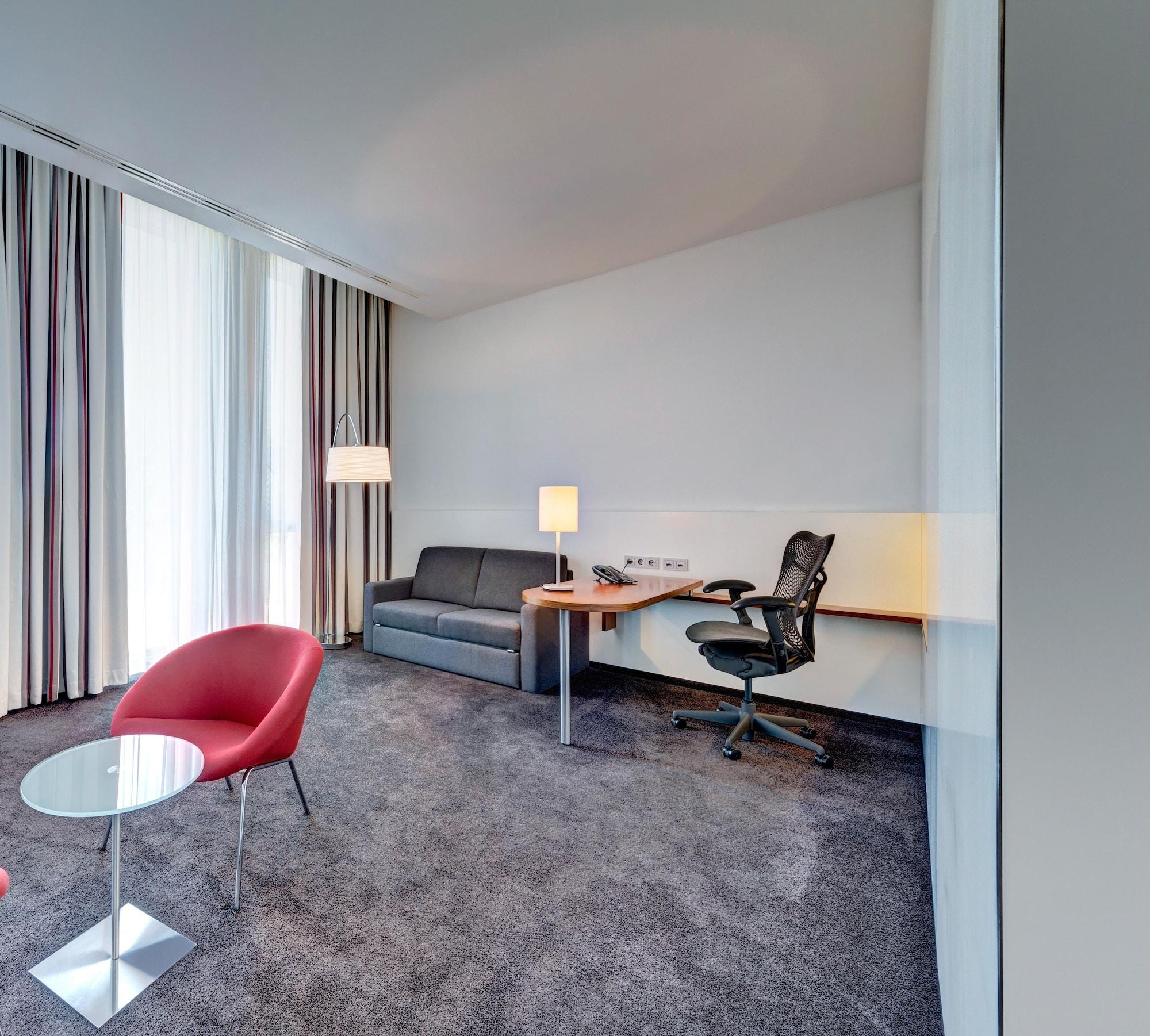 Hilton Garden Inn Stuttgart Neckarpark Exterior photo