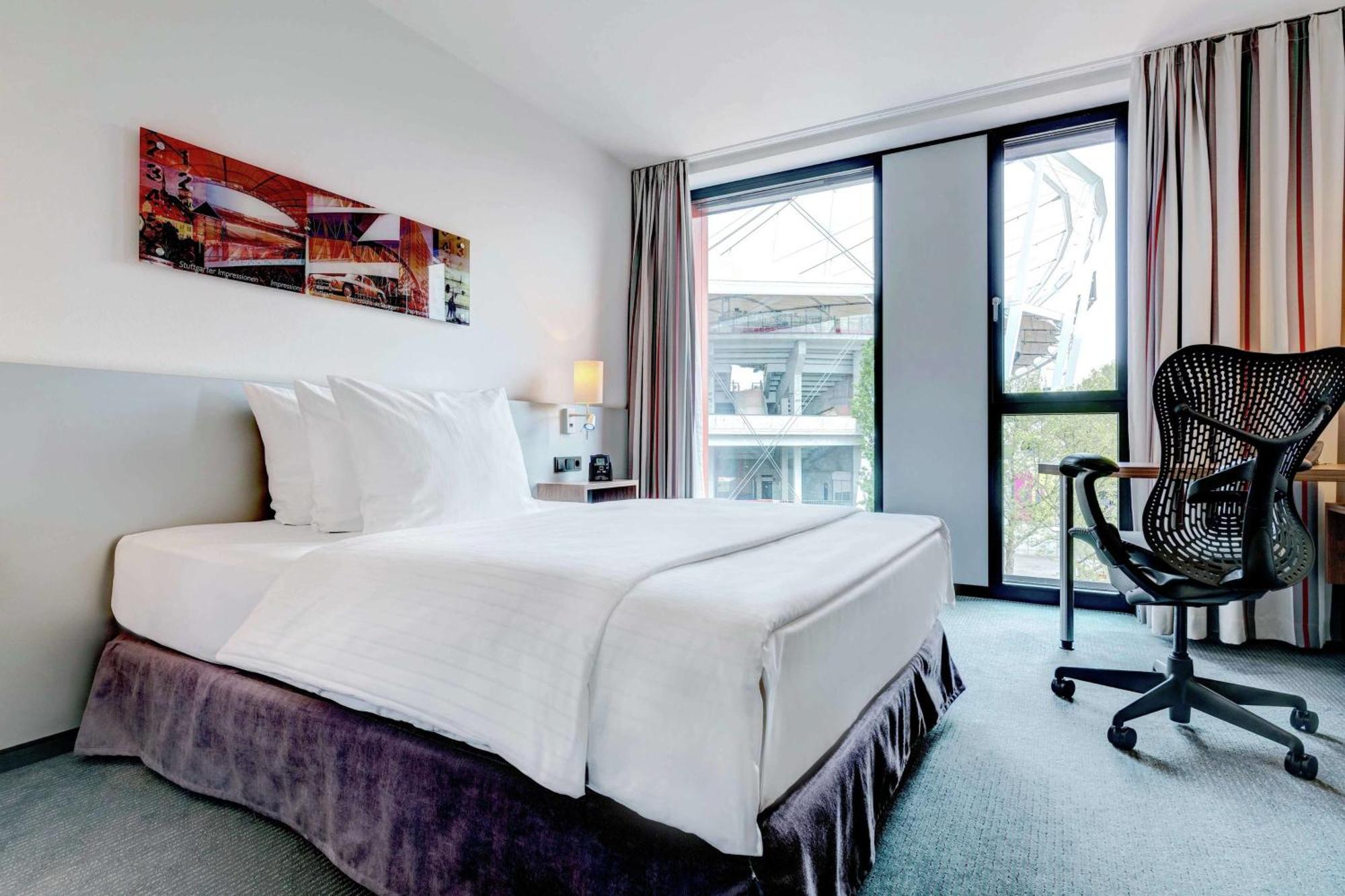 Hilton Garden Inn Stuttgart Neckarpark Exterior photo