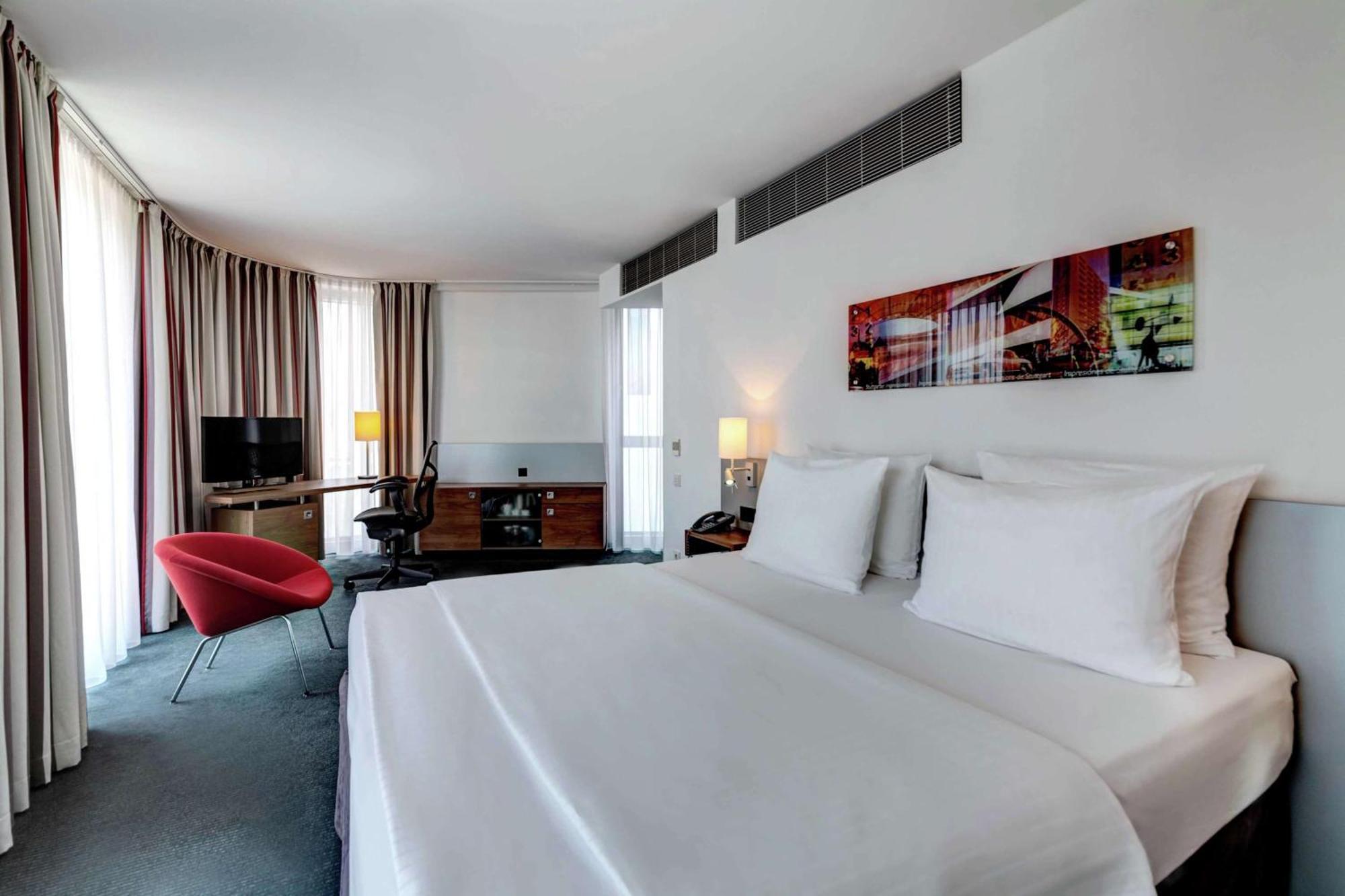 Hilton Garden Inn Stuttgart Neckarpark Exterior photo