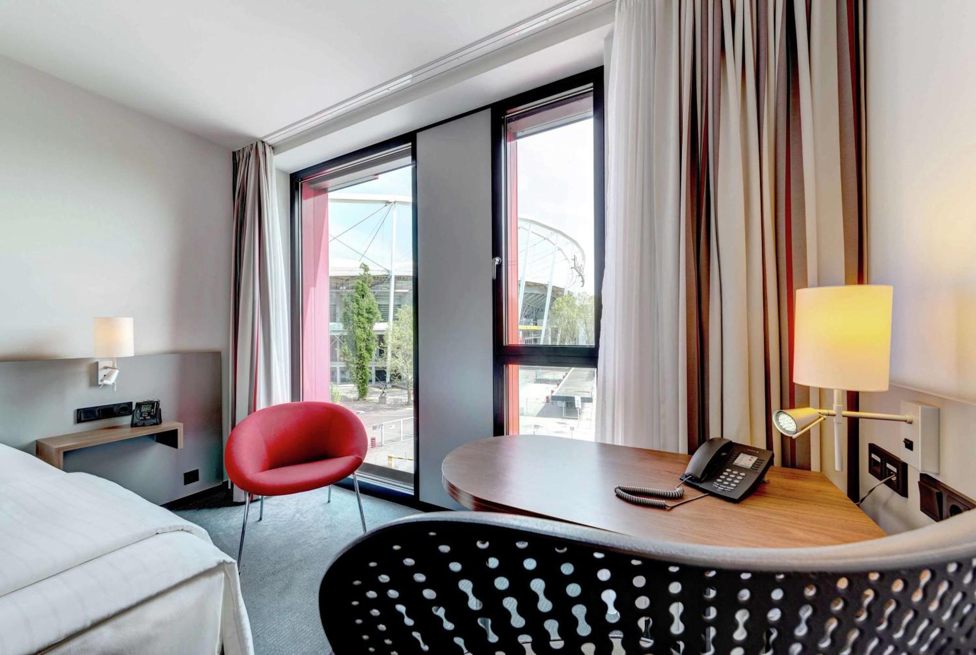 Hilton Garden Inn Stuttgart Neckarpark Exterior photo