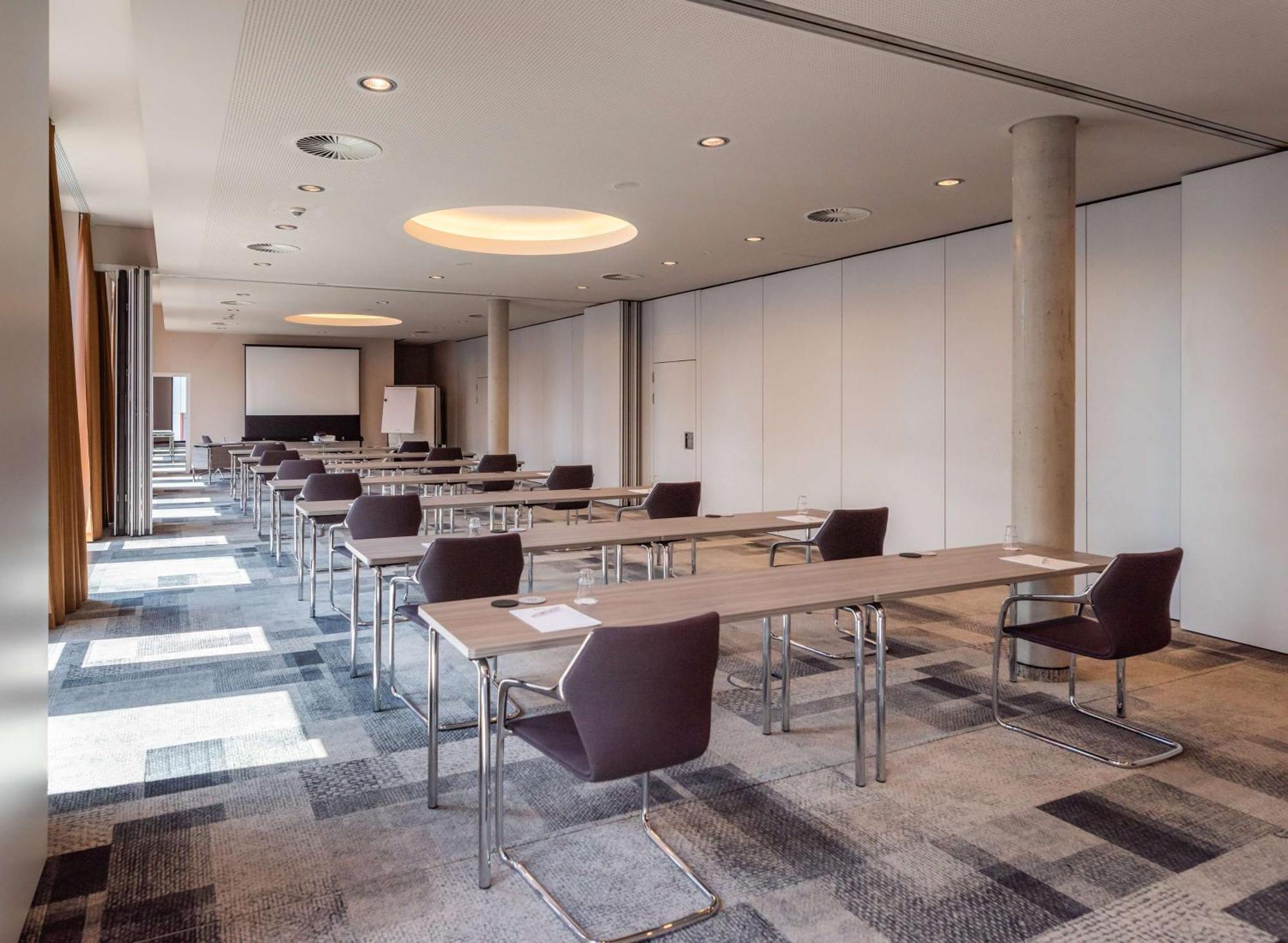 Hilton Garden Inn Stuttgart Neckarpark Exterior photo