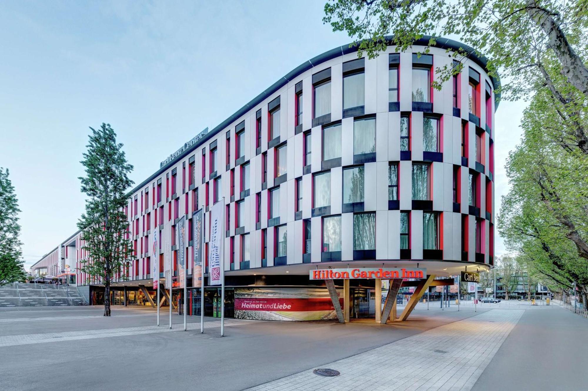 Hilton Garden Inn Stuttgart Neckarpark Exterior photo