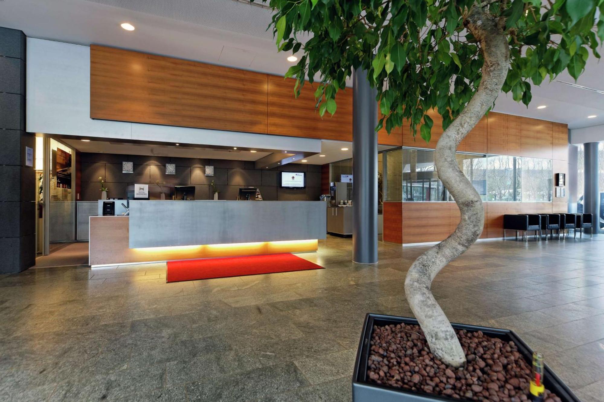 Hilton Garden Inn Stuttgart Neckarpark Exterior photo