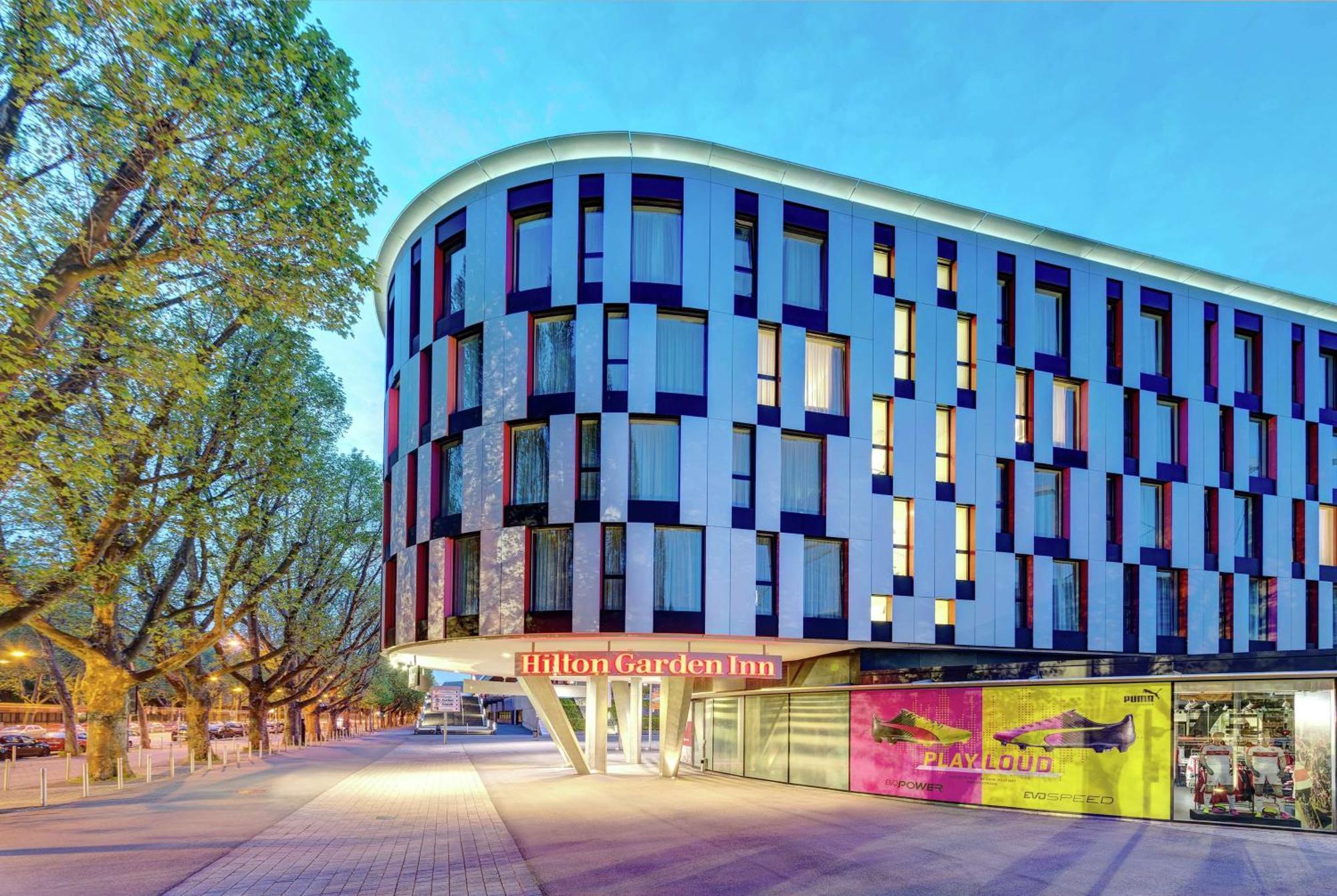 Hilton Garden Inn Stuttgart Neckarpark Exterior photo