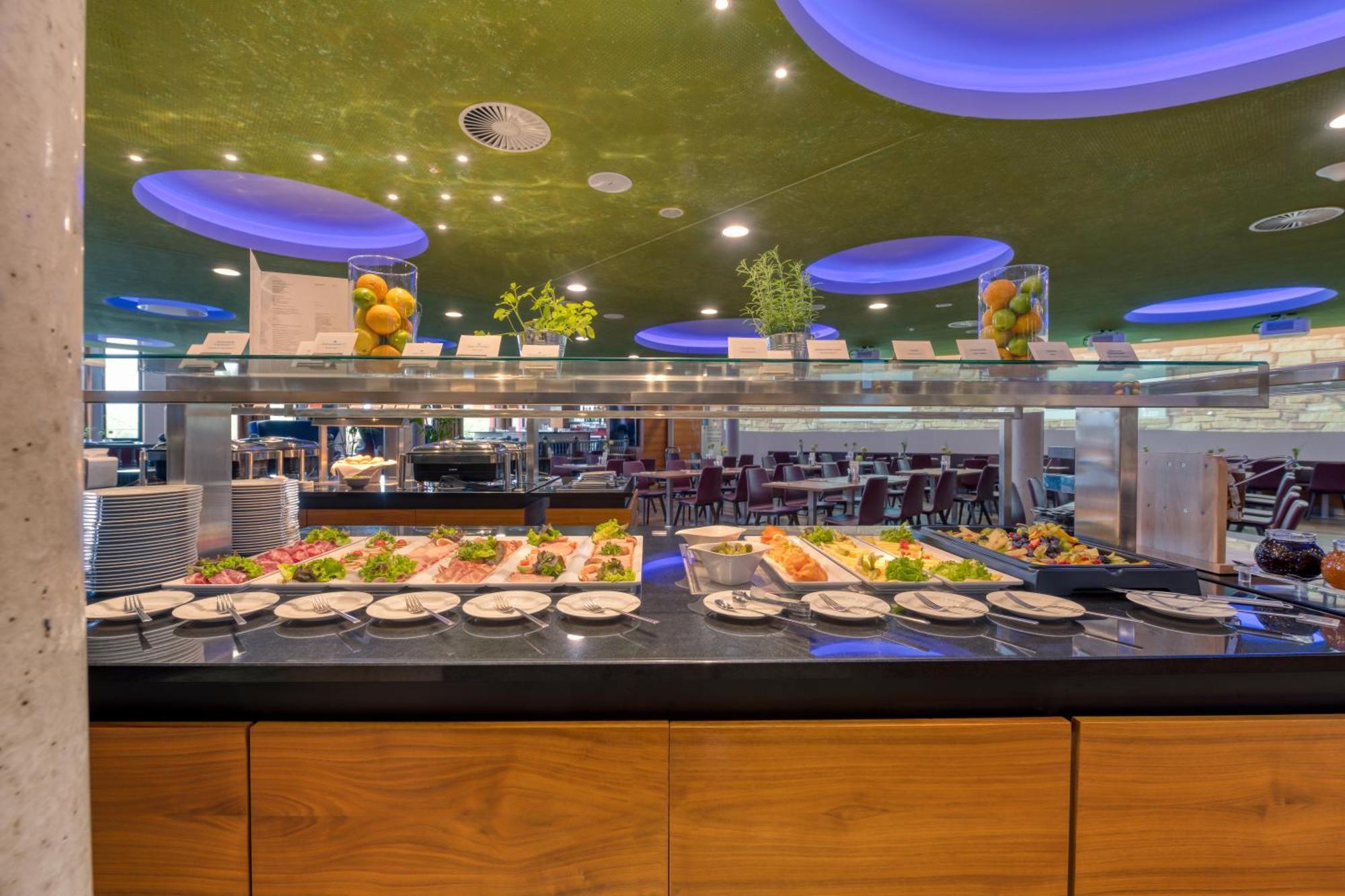 Hilton Garden Inn Stuttgart Neckarpark Exterior photo