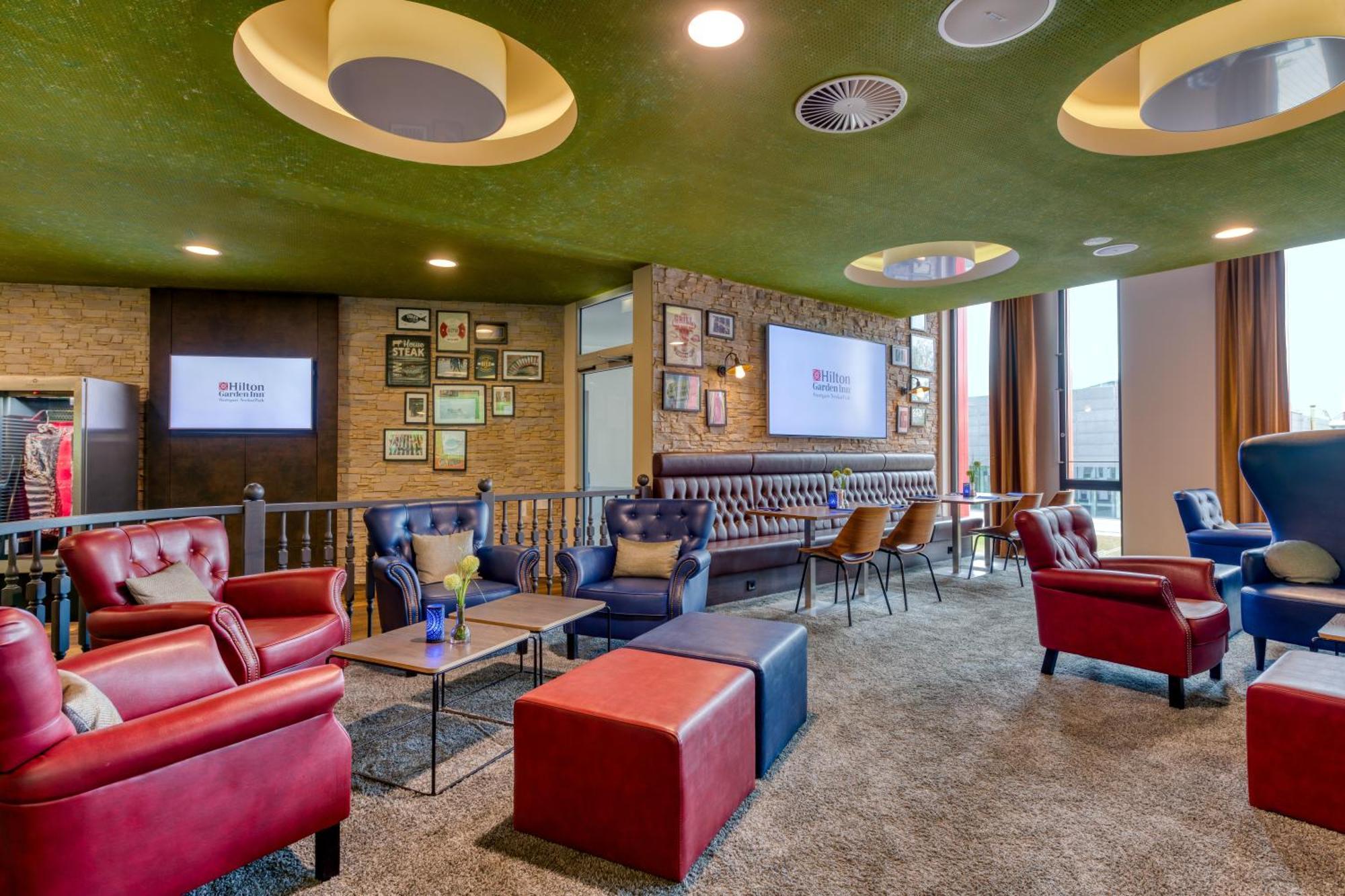 Hilton Garden Inn Stuttgart Neckarpark Exterior photo