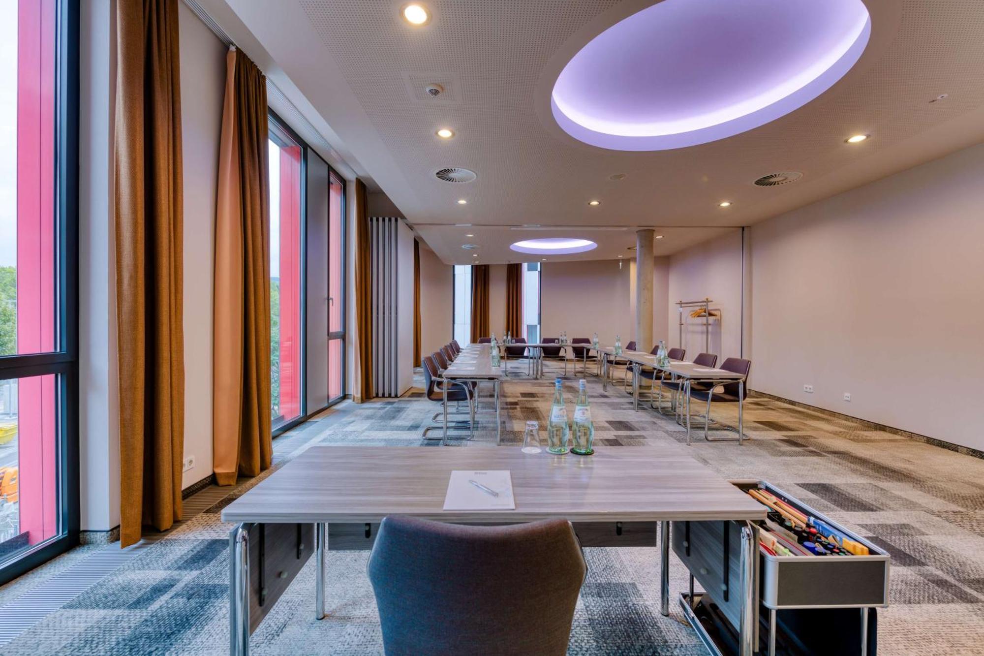 Hilton Garden Inn Stuttgart Neckarpark Exterior photo