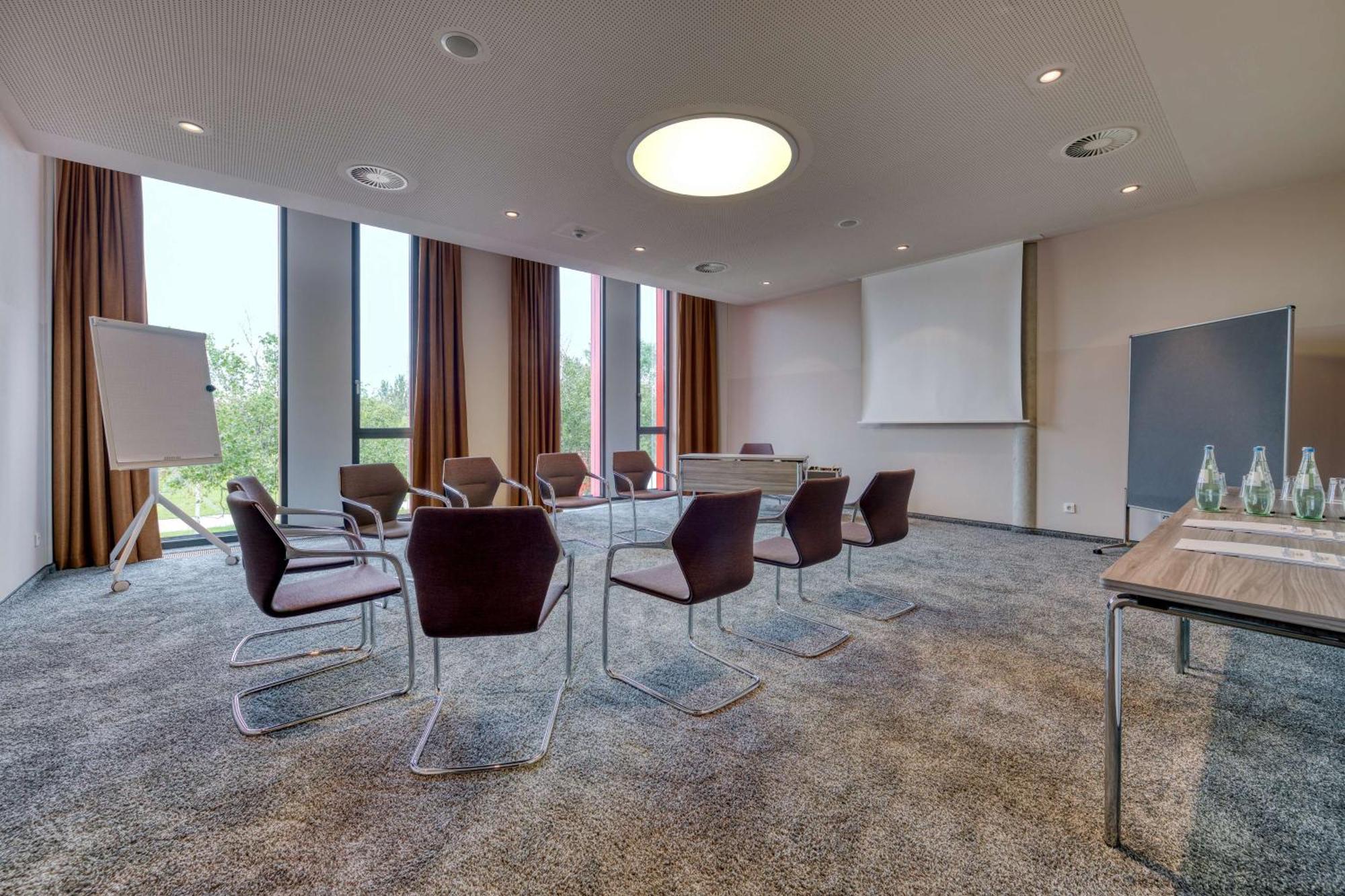Hilton Garden Inn Stuttgart Neckarpark Exterior photo